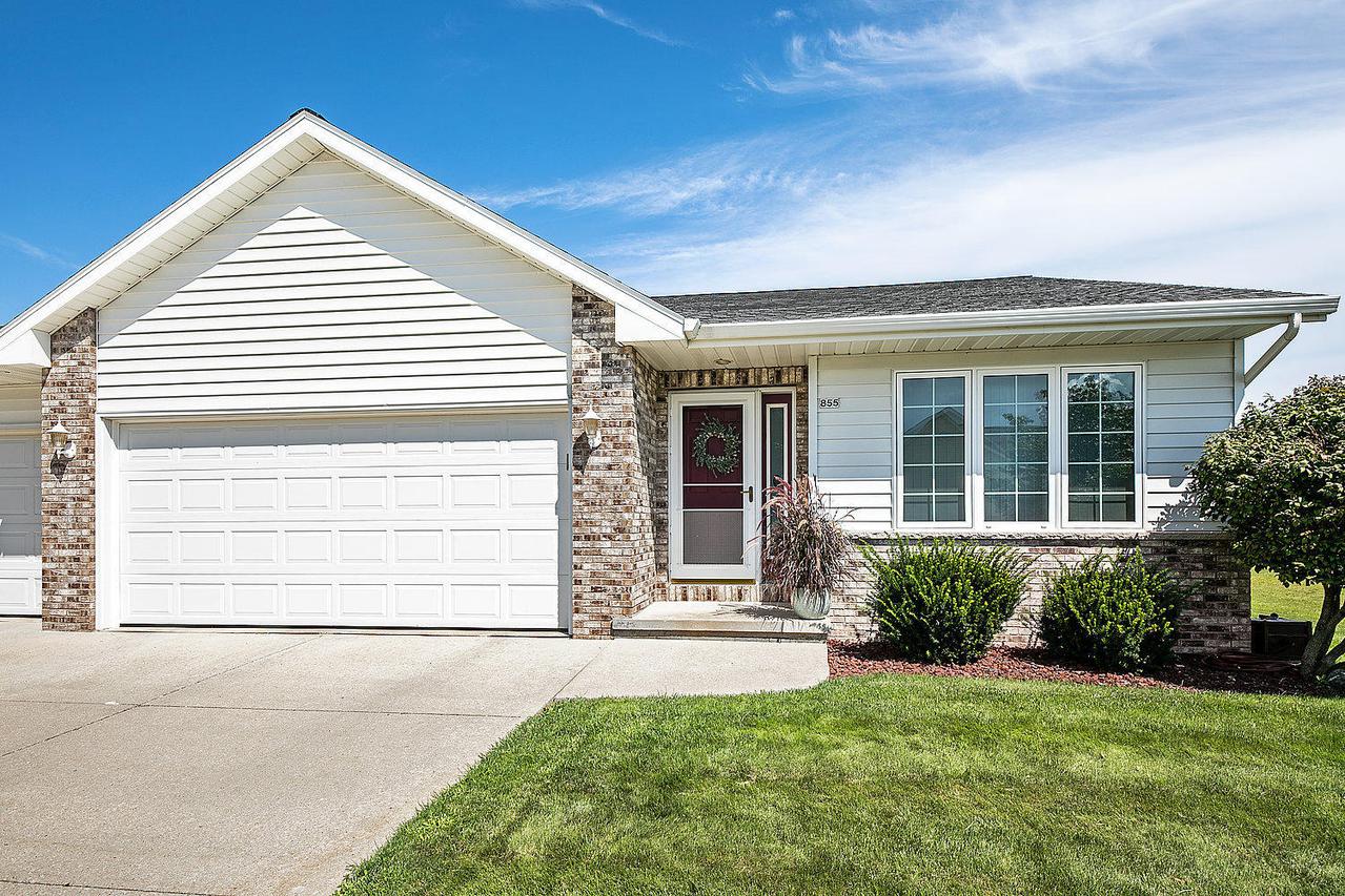 855 River Bluff Dr., Manitowoc, WI 54220