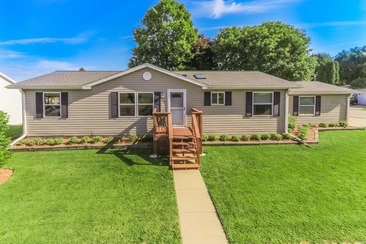 129 Eastown Manor, Elkhorn, WI 53121