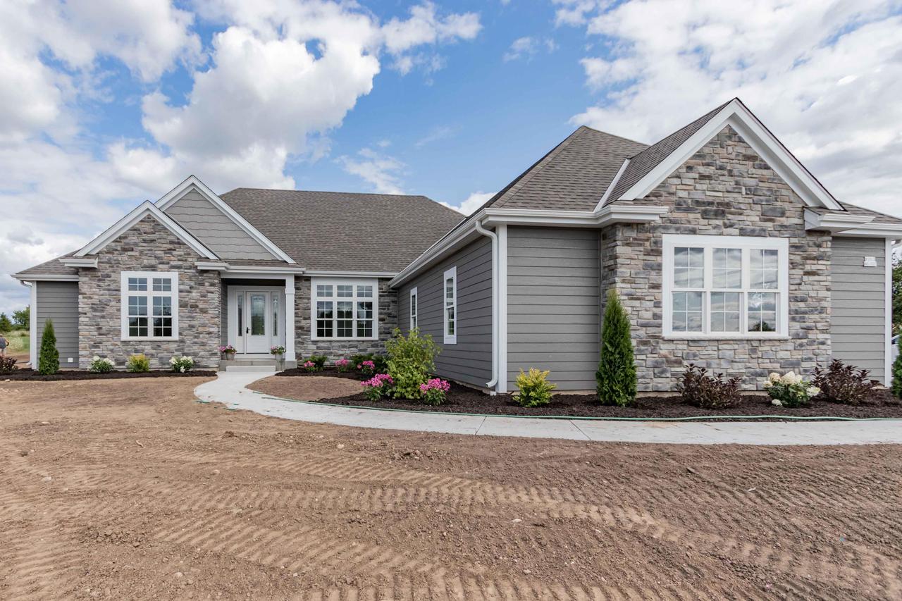 W263N6102 Ridge Dr., Lisbon, WI 53029