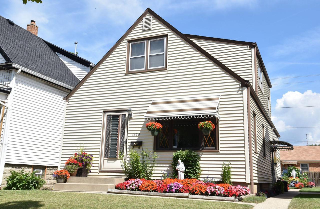 1428 W Howard Ave, Milwaukee, WI 53221