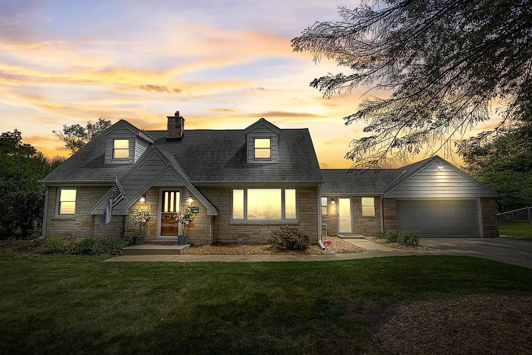 4676 N 103rd St, Wauwatosa, WI 53225