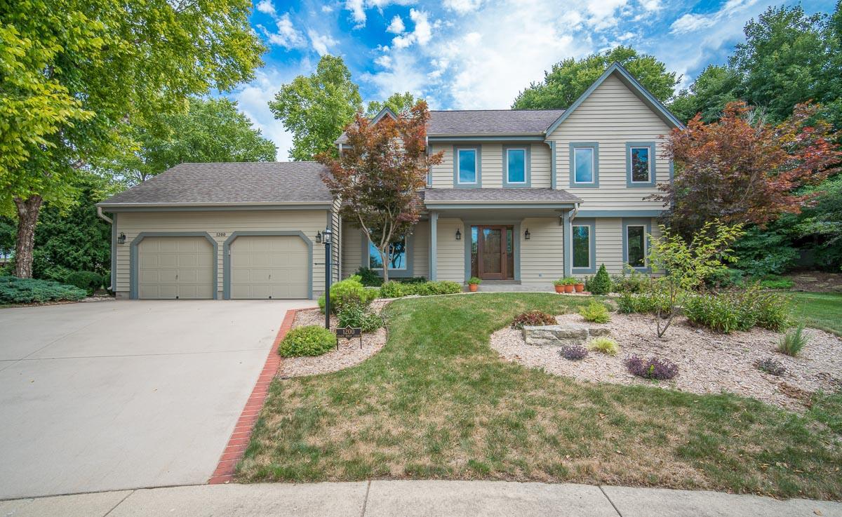 1200 Stony Ridge Ct., Waukesha, WI 53189