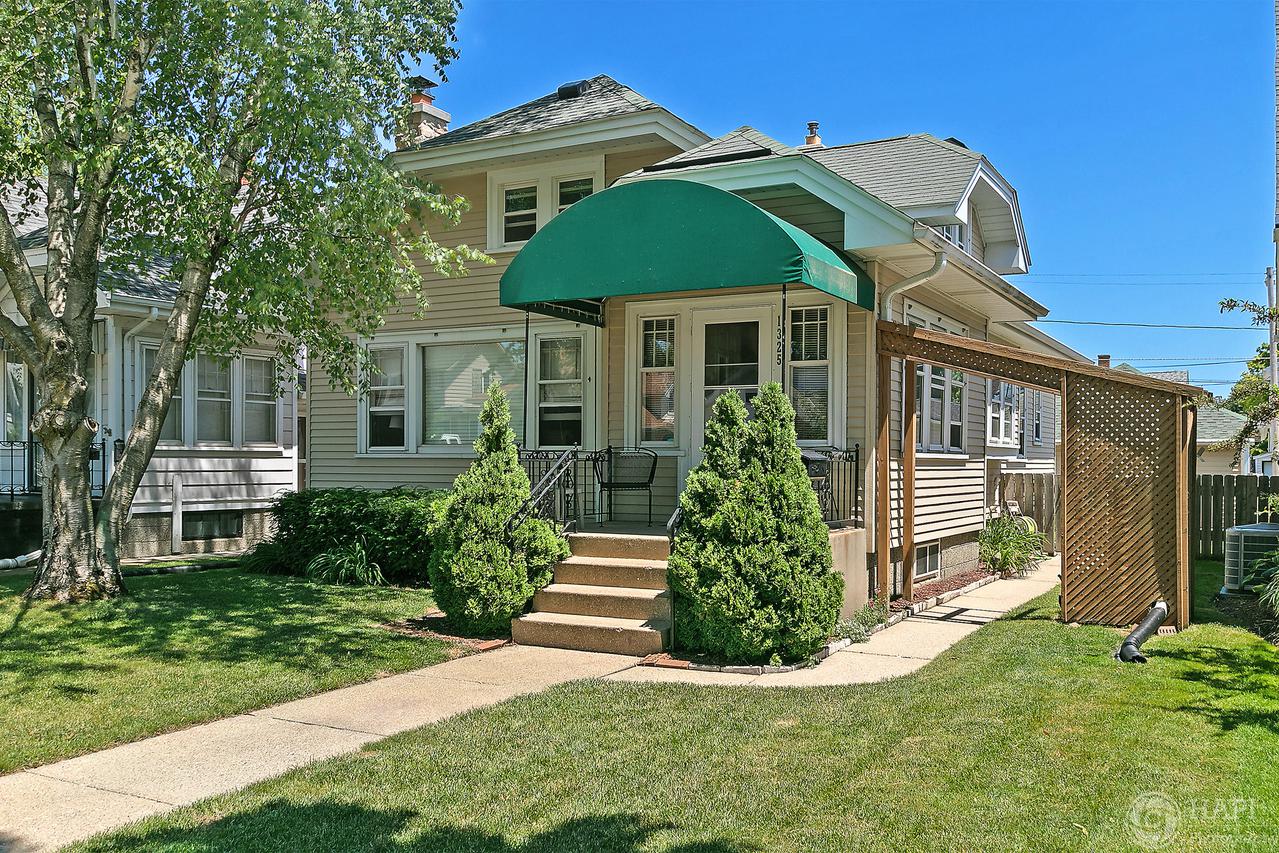 1325 West Lawn Ave., Racine, WI 53406