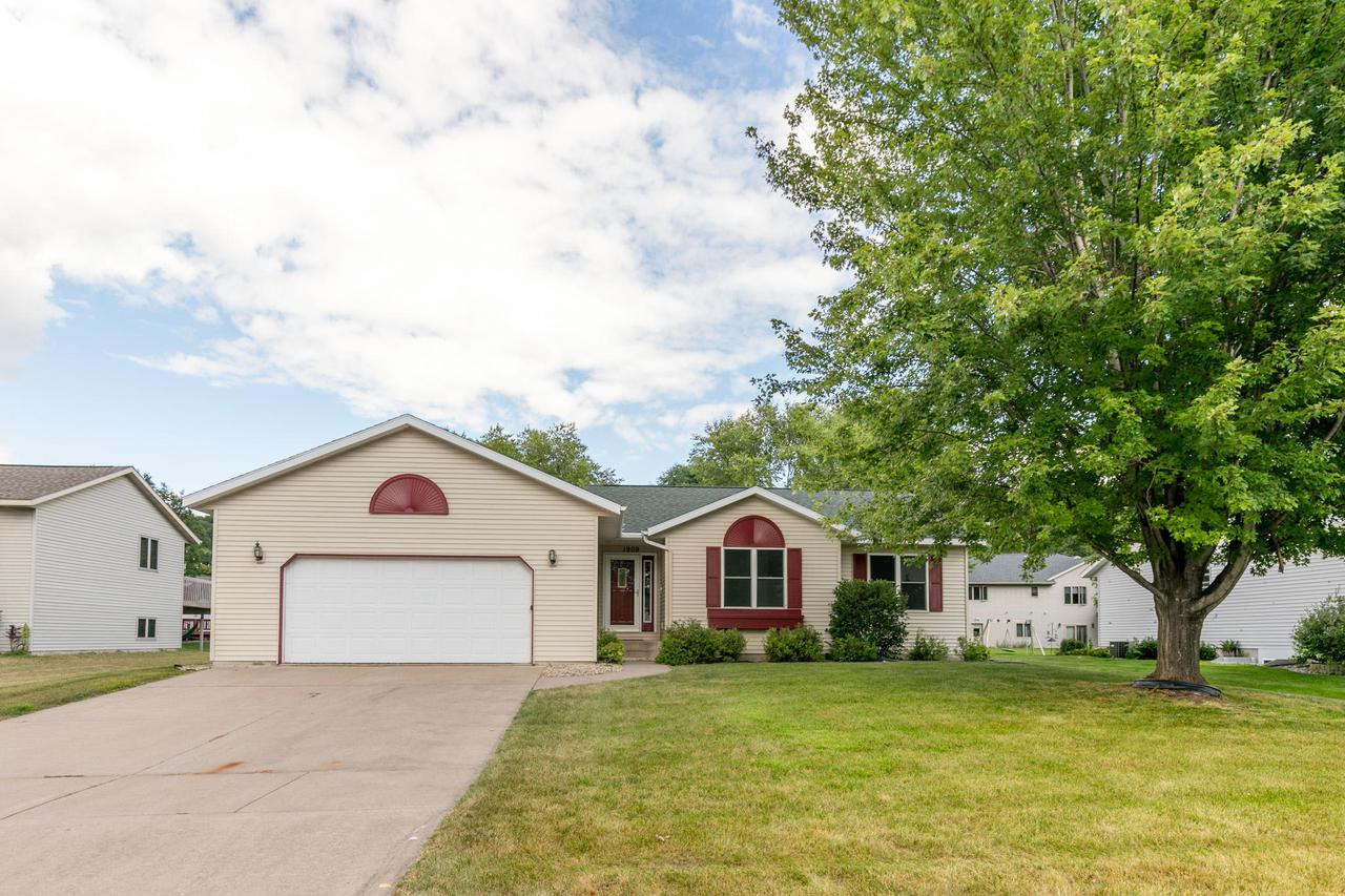 1909 Pinecrest Ave., Holmen, WI 54636