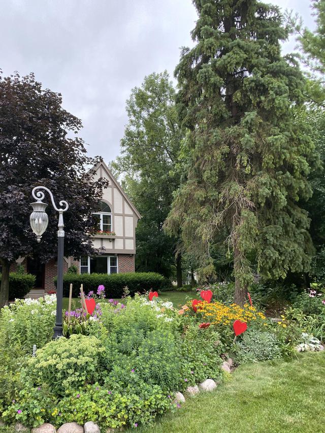 2190 S Parkside, New Berlin, WI 53151