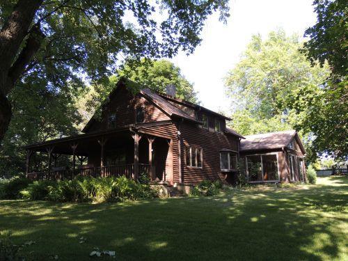 4851 Nicholson Rd., Caledonia, WI 53126