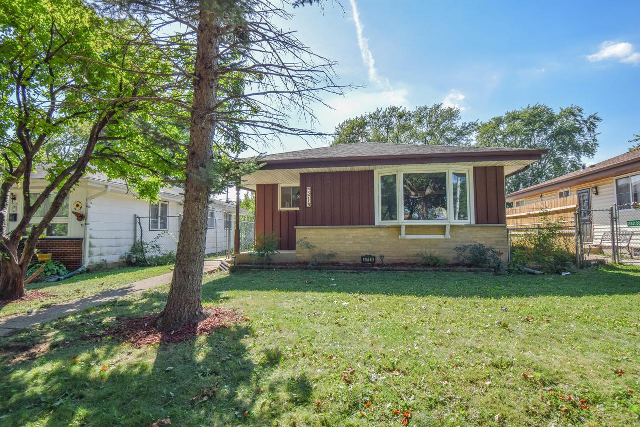 5713 N 98th St., Milwaukee, WI 53225