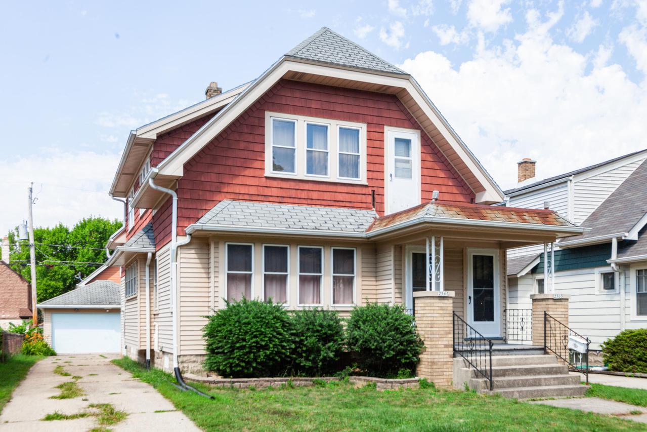 2563 N 67th St, Wauwatosa, WI 53213