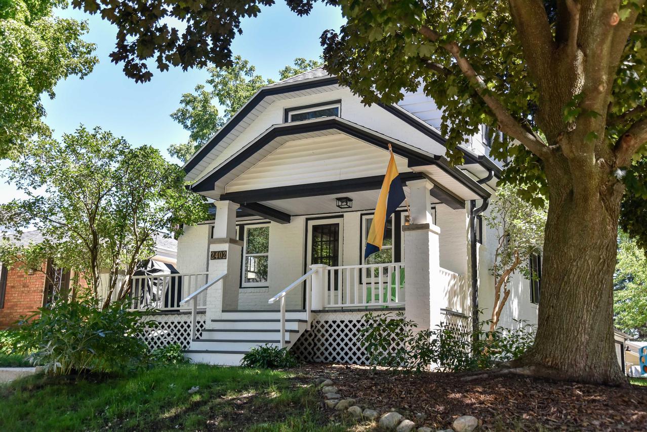 2402 N 114th St, Wauwatosa, WI 53226