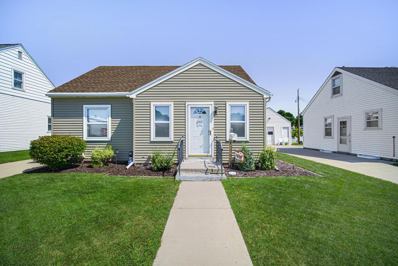 419 S 30th St., Manitowoc, WI 54220