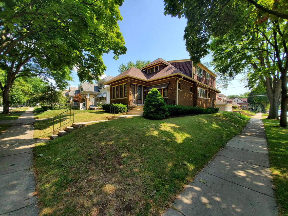 2502 N 65th St, Wauwatosa, WI 53213