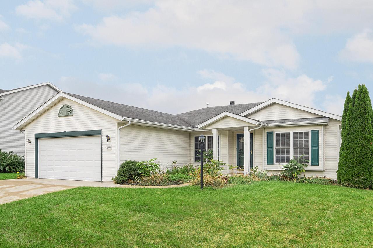 2444 Emslie Dr, Waukesha, WI 53188