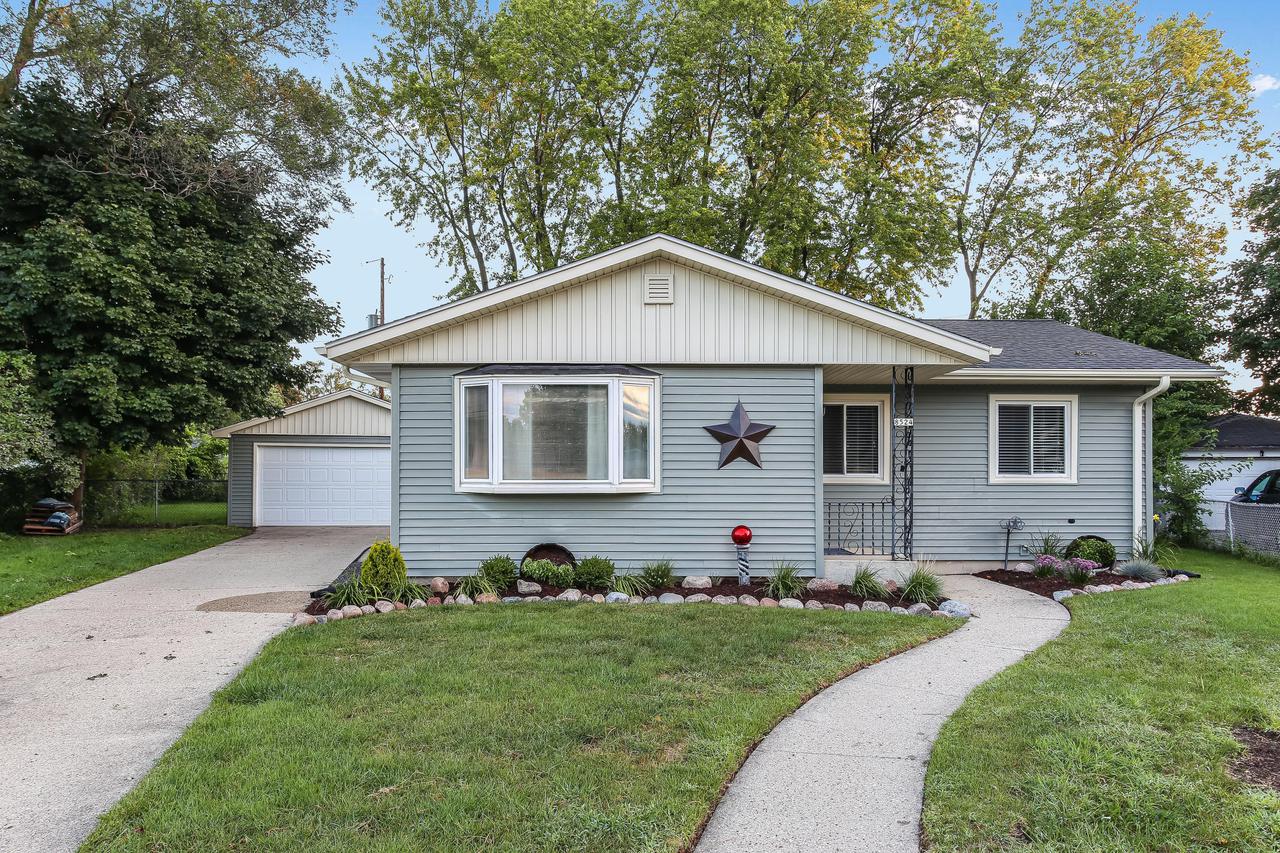 8524 18th Ave, Kenosha, WI 53143