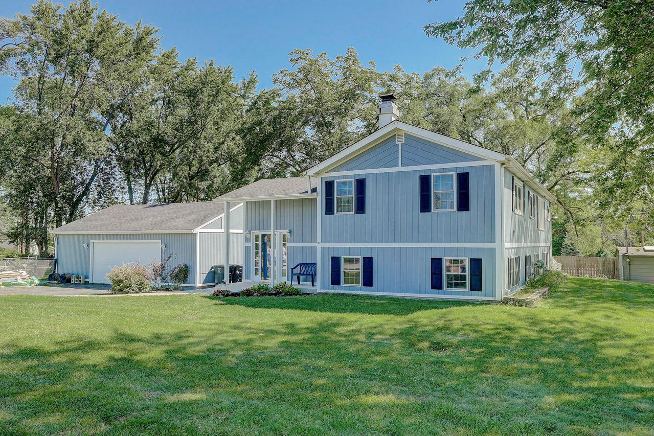 6225 245th Ave., Salem, WI 53168