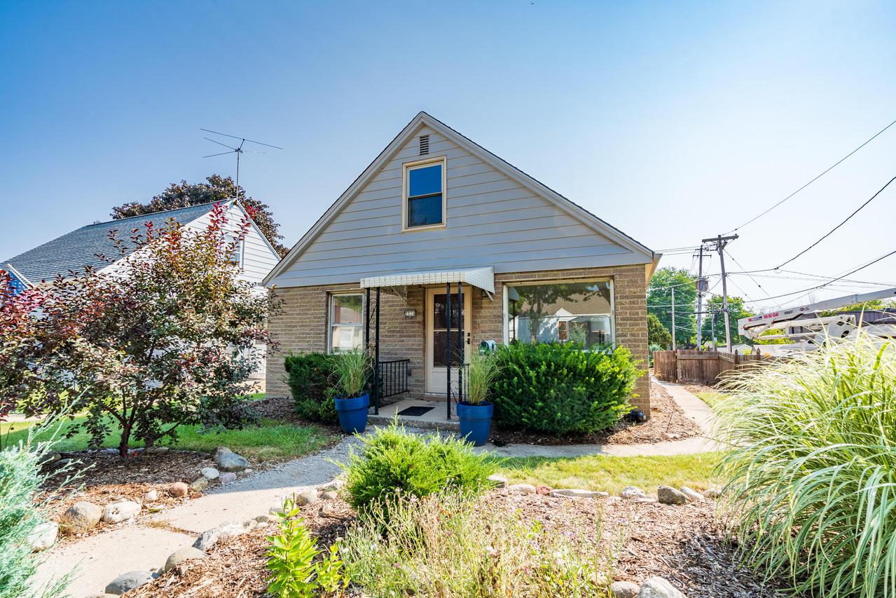 2224 S 91st St., Milwaukee, WI 53227