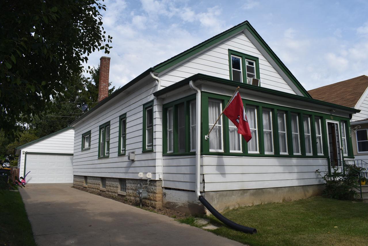 405 N 71st St, Wauwatosa, WI 53213