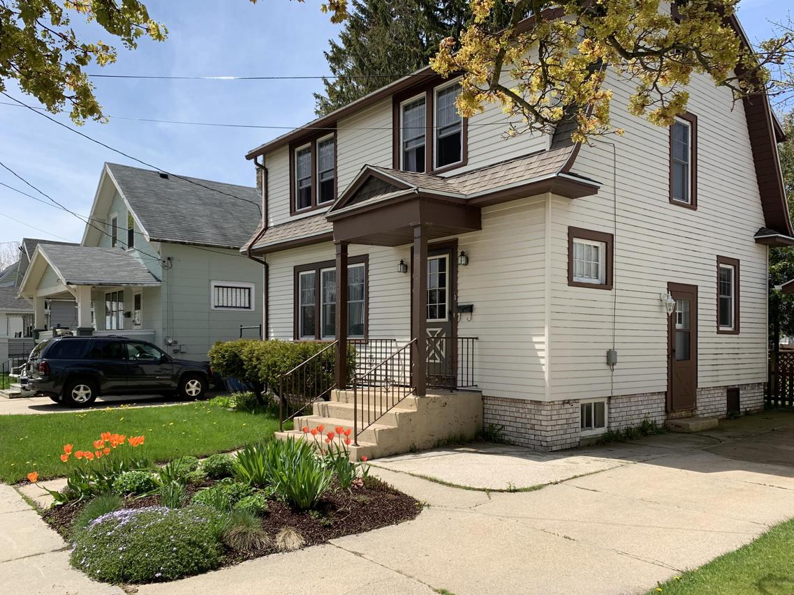 1616 Emmet St, Two Rivers, WI 54241
