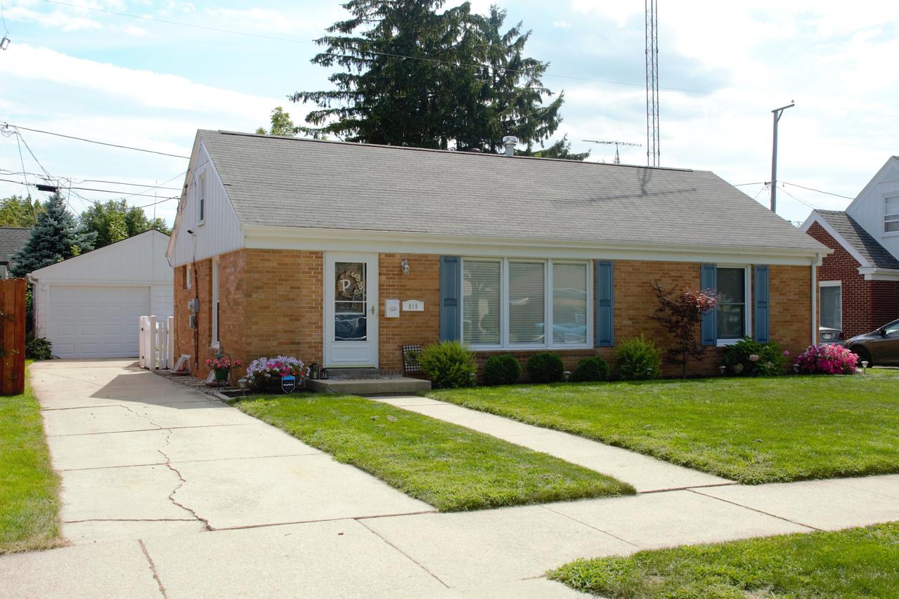 819 Willmor St, Racine, WI 53402