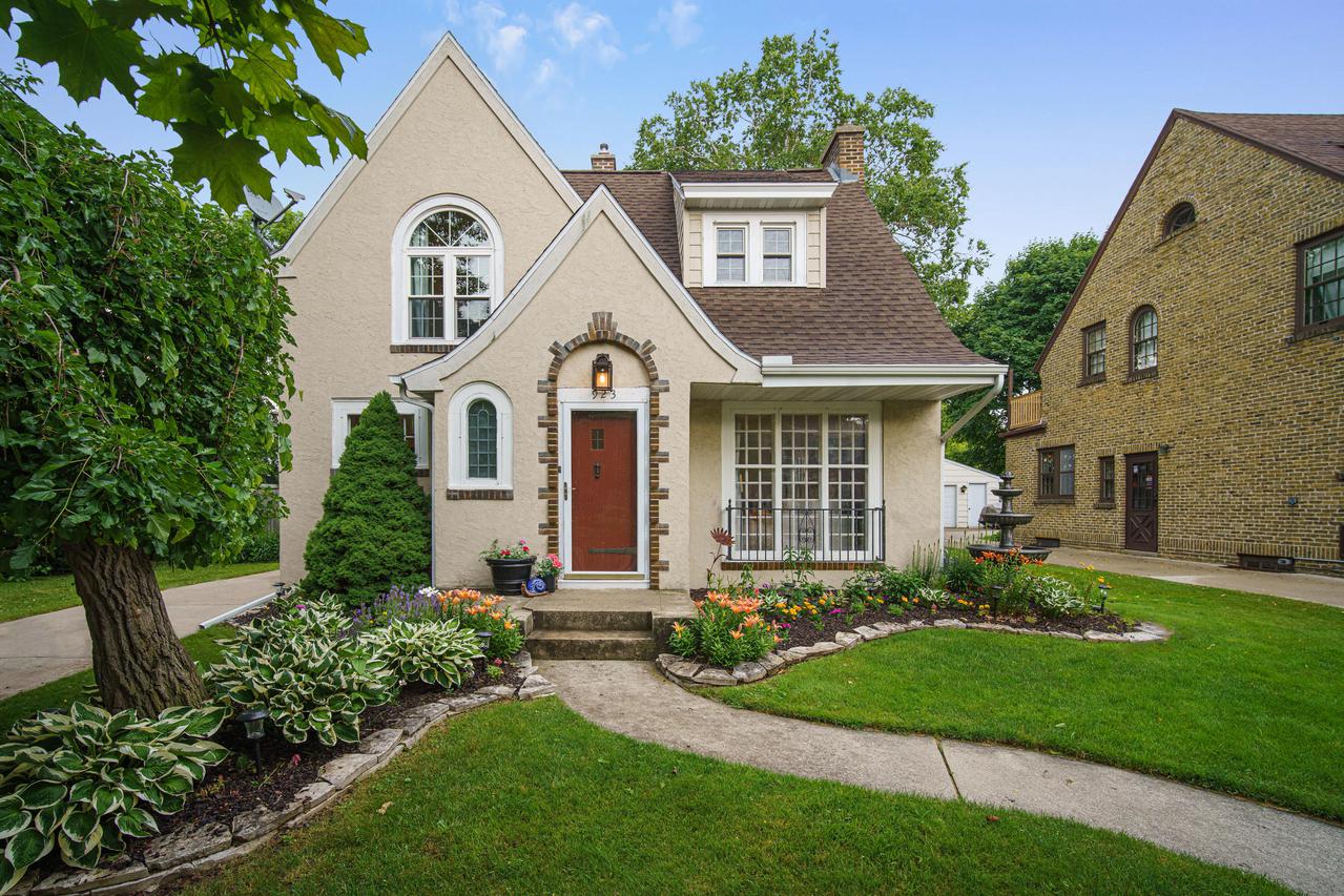 923 N 12th St., Manitowoc, WI 54220