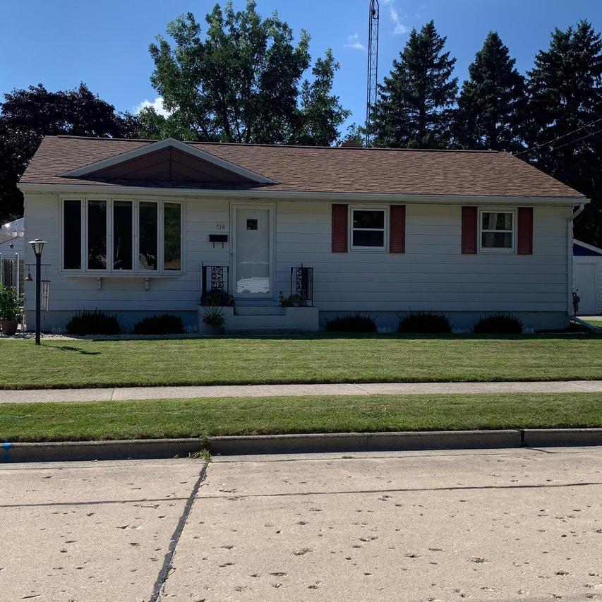 710 S 30th St, Manitowoc, WI 54220