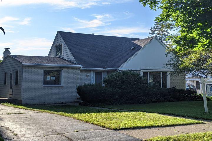 6001 N Lydell Ave, Whitefish Bay, WI 53217