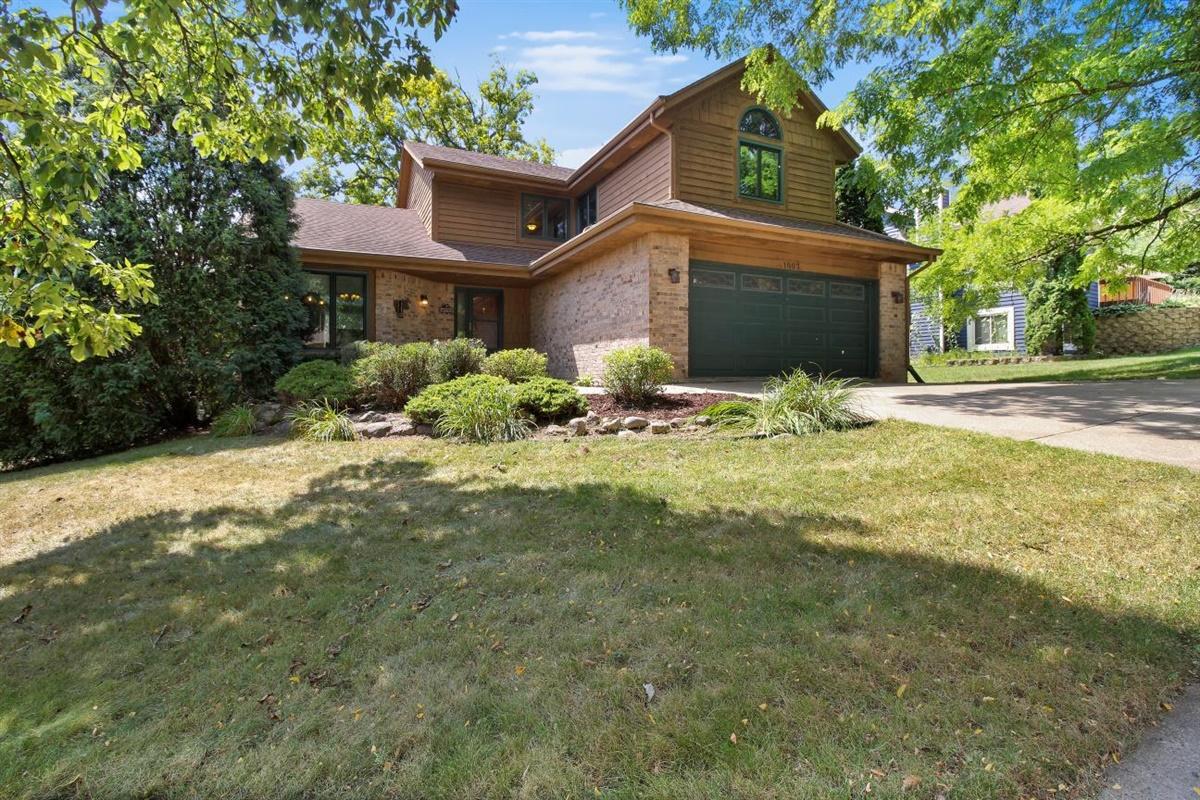 1007 Larchmont Dr., Waukesha, WI 53186