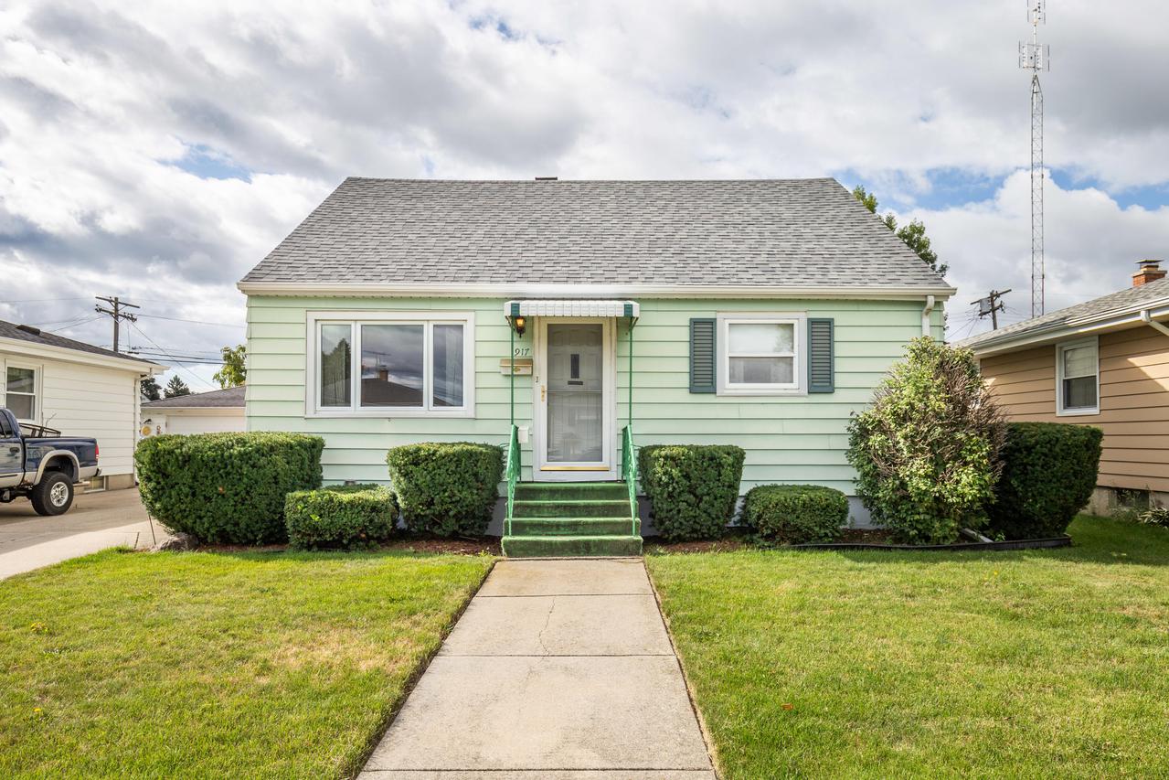 1917 25th St., Kenosha, WI 53140