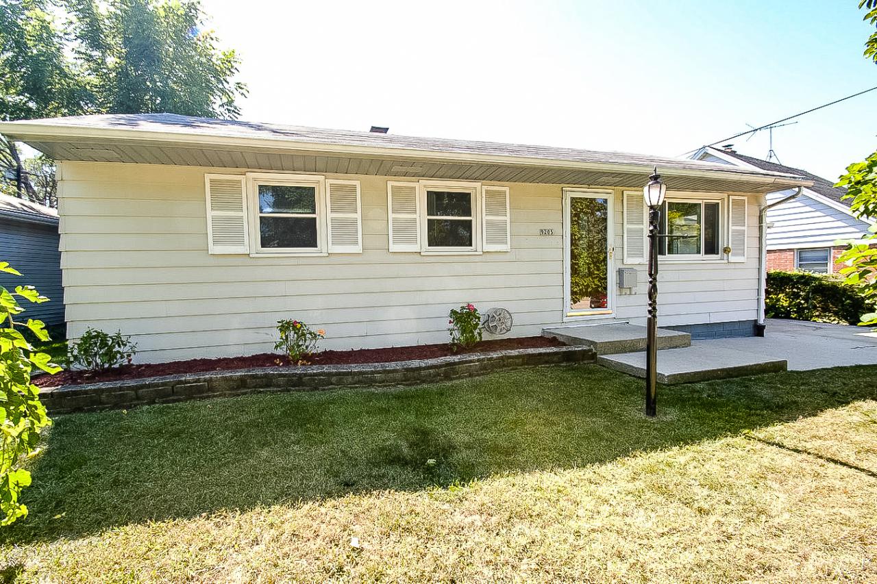 9205 W Swan, Milwaukee, WI 53225