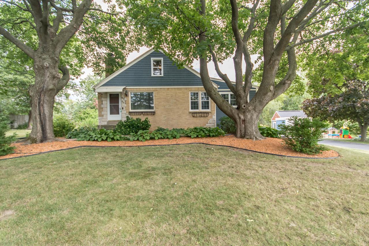 1600 S 164th St, New Berlin, WI 53151