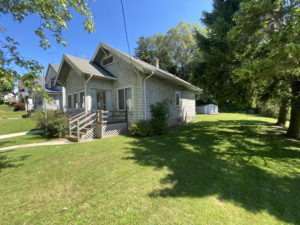 829 S 24th St., Manitowoc, WI 54220