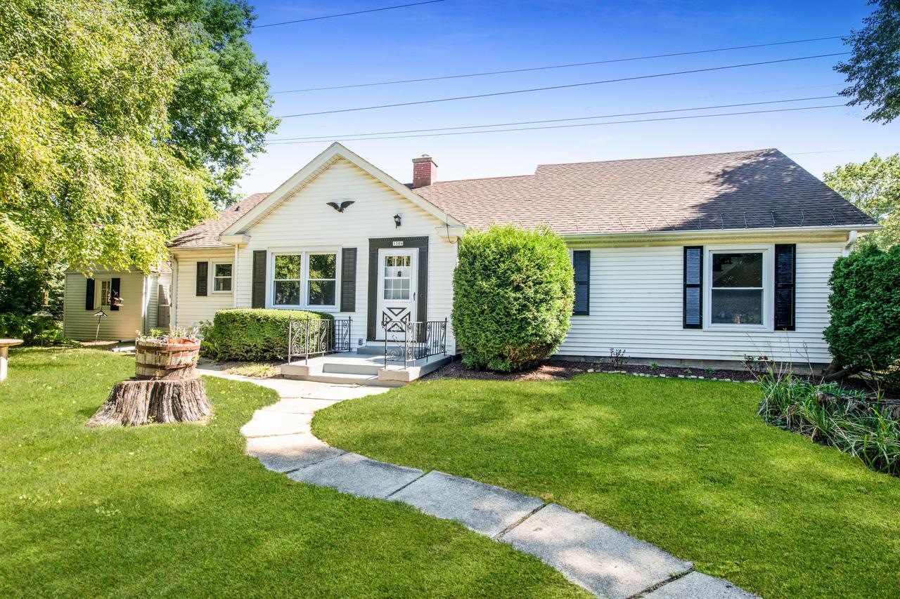 1306 N 120th St., Wauwatosa, WI 53226