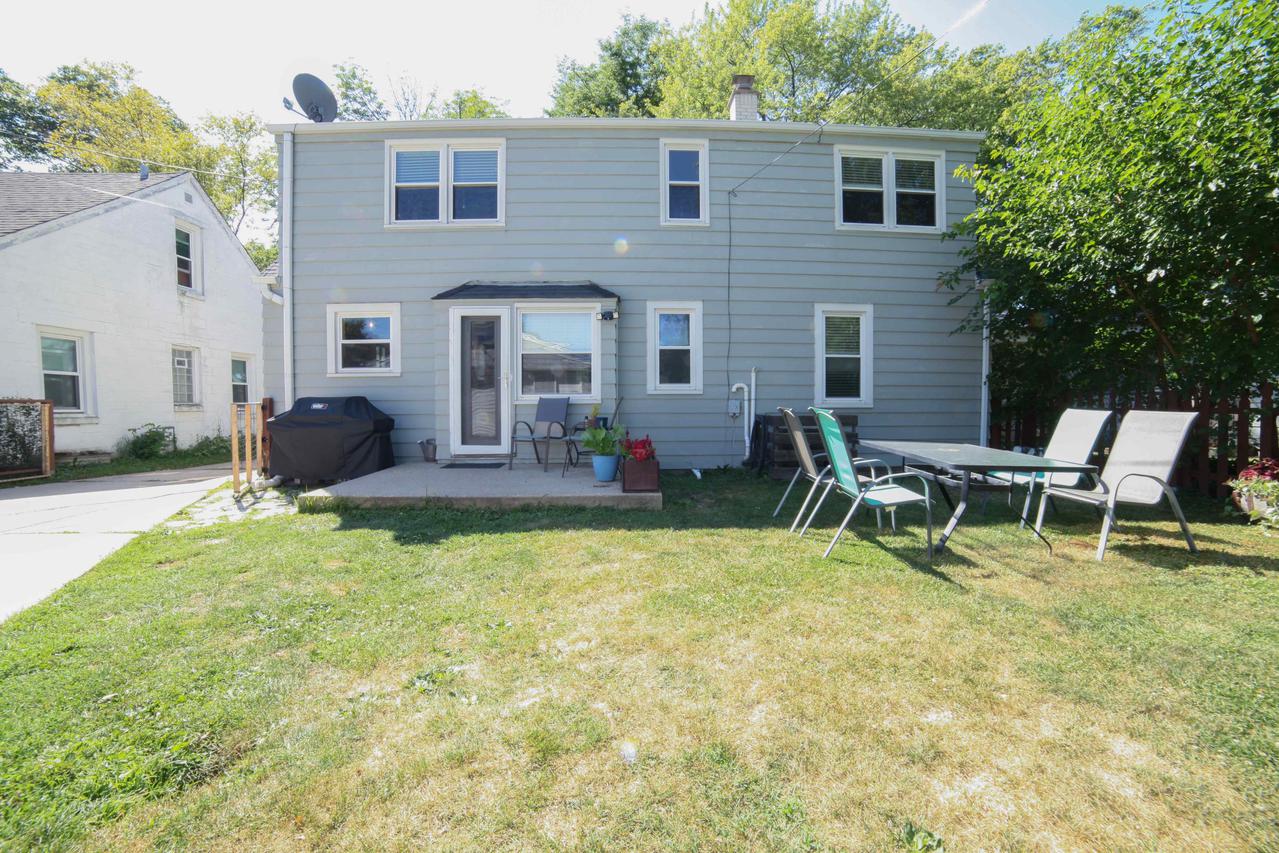 536 N 112th St, Wauwatosa, WI 53226