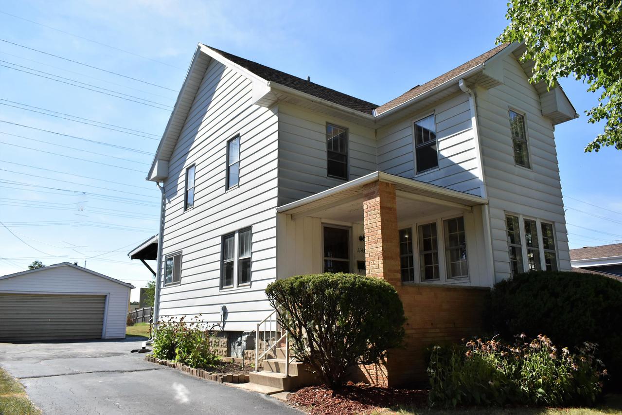 1143 S 98th St, West Allis, WI 53214