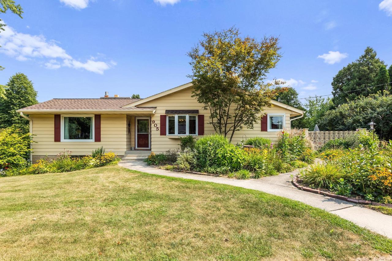 905 S 7th Ave, West Bend, WI 53095