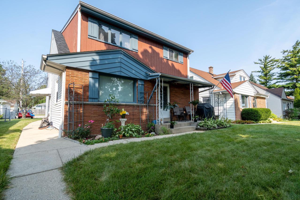 2637 S 71st St., Milwaukee, WI 53219