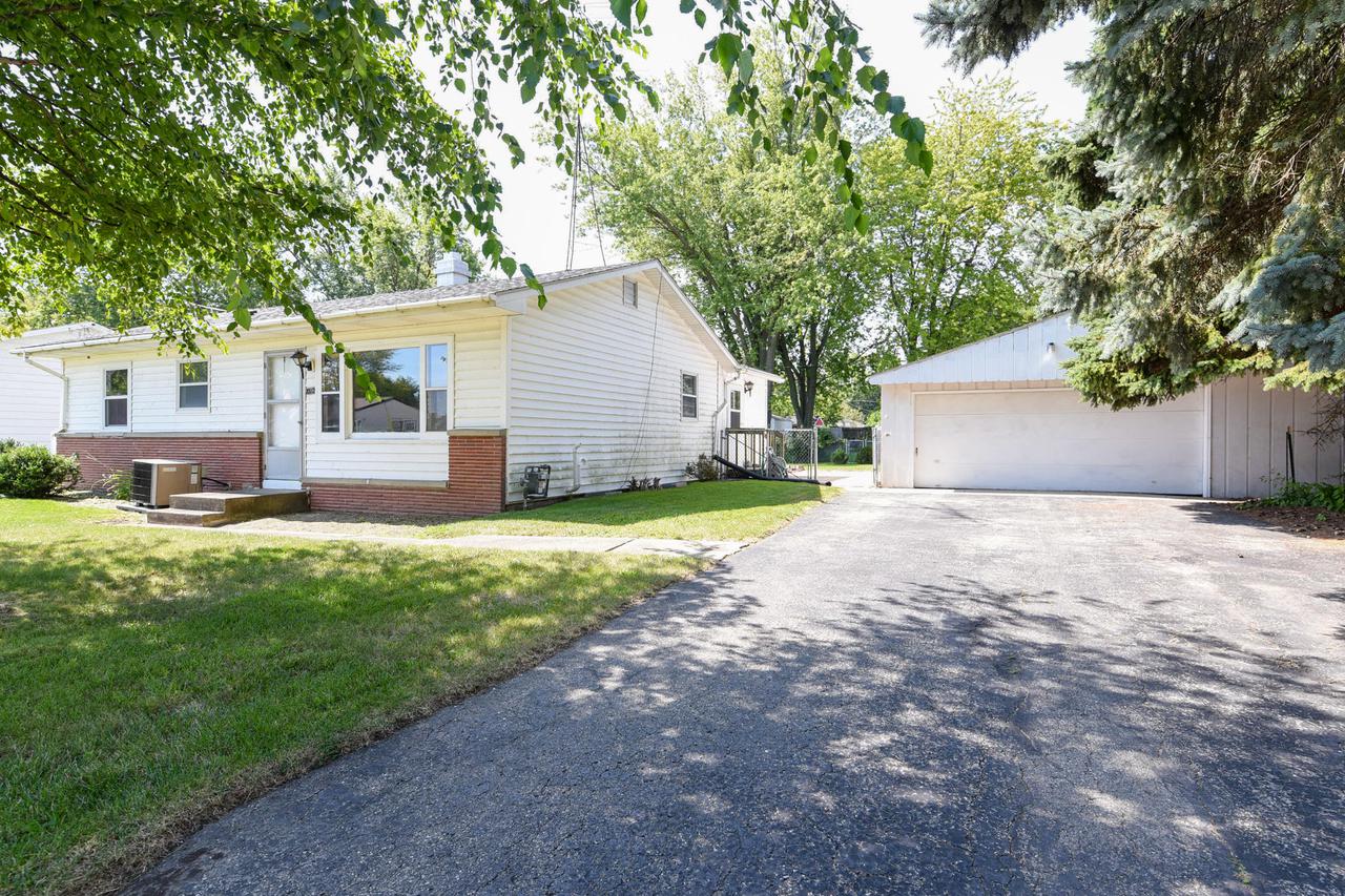 7112 Lakeshore Dr., Caledonia, WI 53402