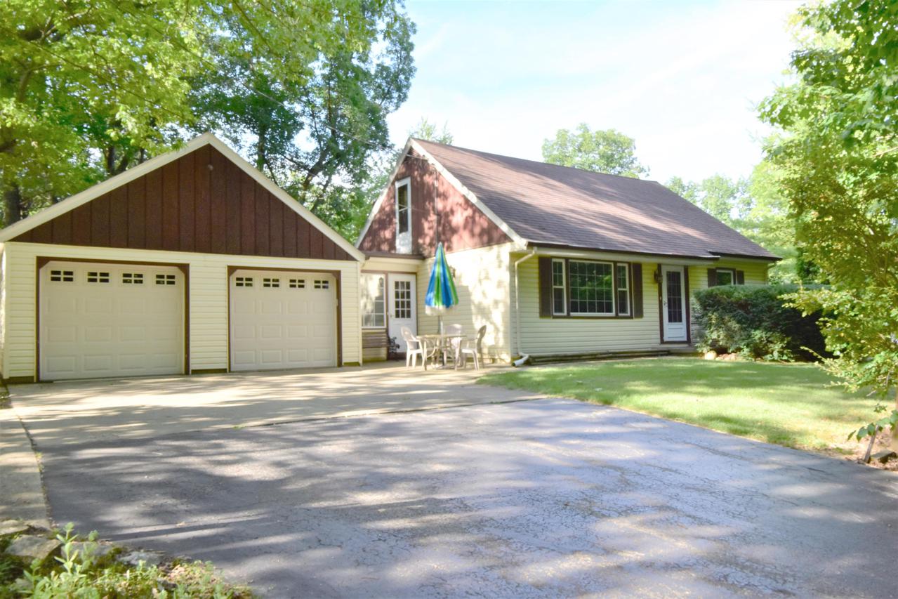 S45W22339 Quinn Rd, Waukesha, WI 53189