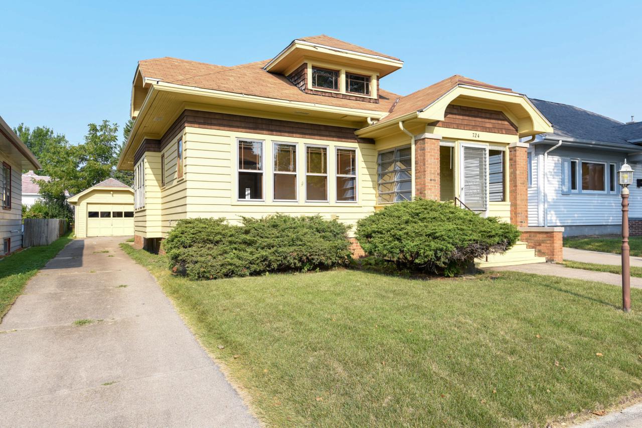 724 West Lawn Ave., Racine, WI 53405