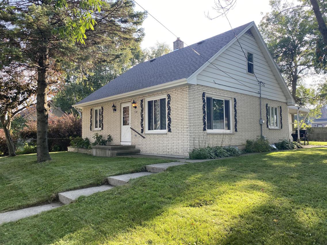 1526 S 37th St., Manitowoc, WI 54220