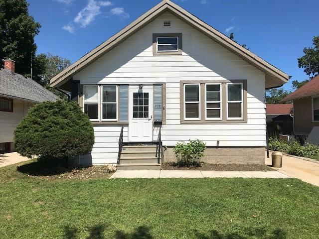 902 76th St, Kenosha, WI 53140