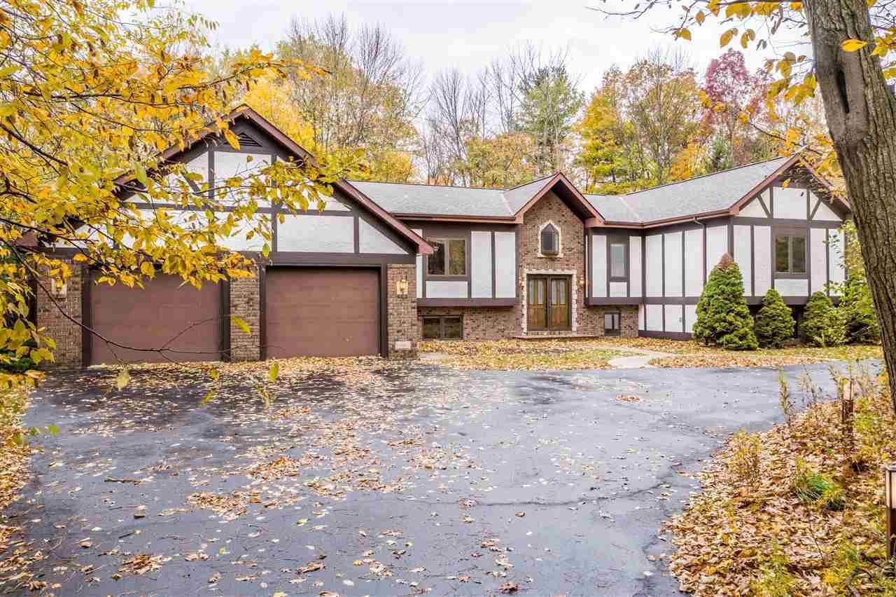 6727 Tall Oaks Rd., Manitowoc, WI 54220