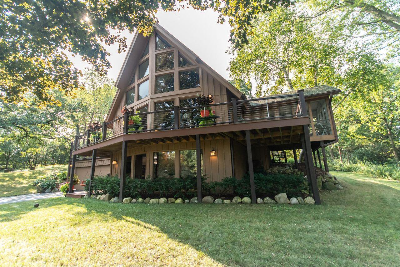 S24W26363 Windemere Dr., Waukesha, WI 53188