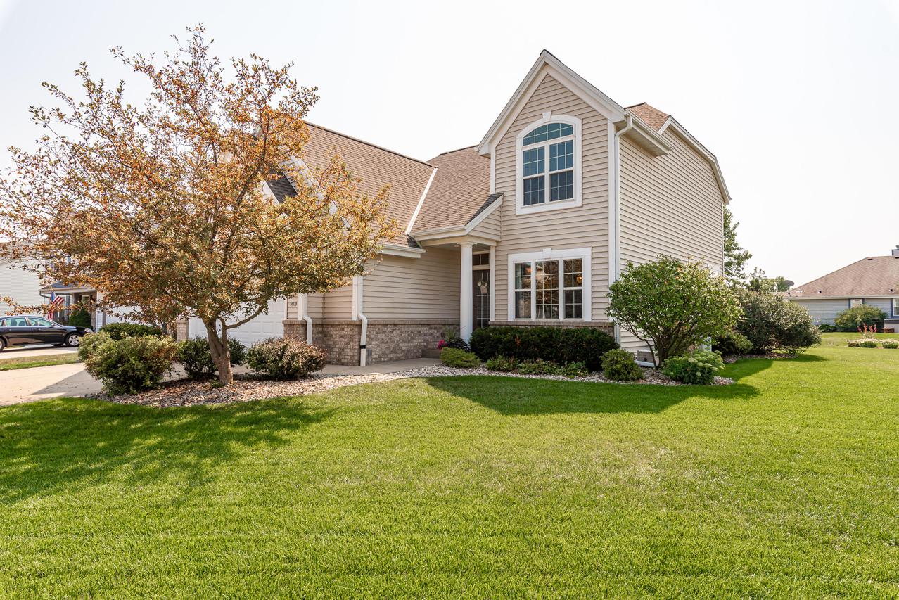 3827 Bayberry Dr., Waukesha, WI 53189