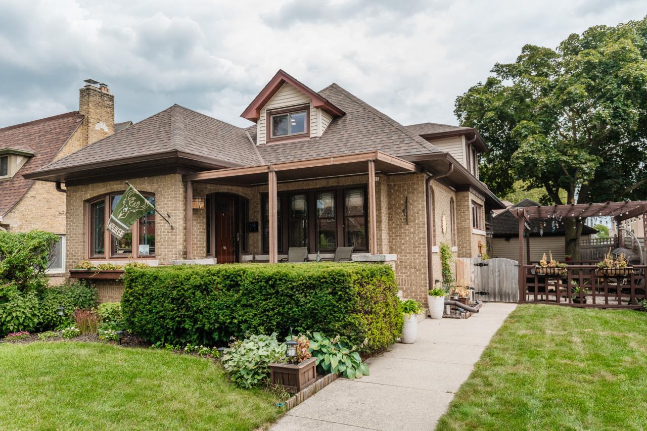 2322 N 73rd St., Wauwatosa, WI 53213