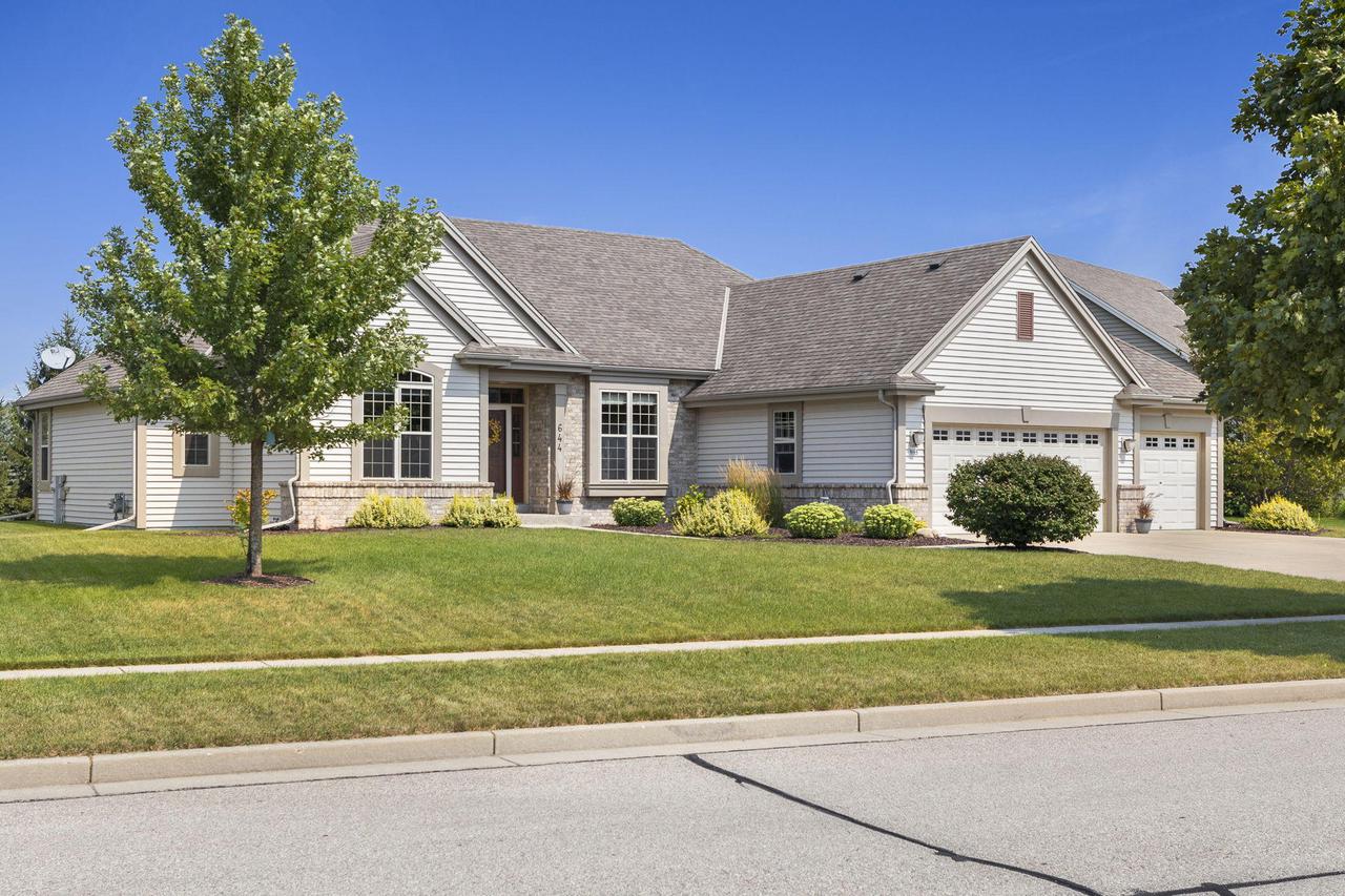 644 Prairie Hill Ave., Mukwonago, WI 53149
