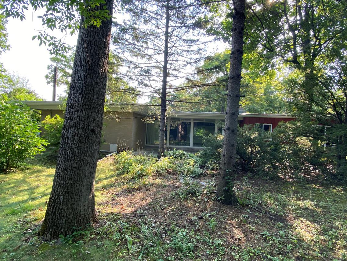 2649 N 118th St., Wauwatosa, WI 53226