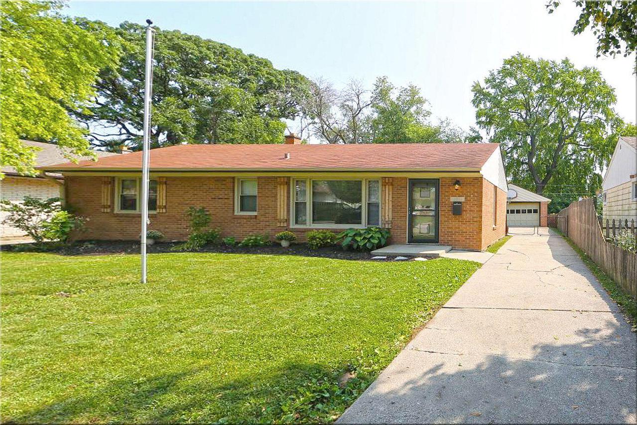 2051 W Lawn Ave., Racine, WI 53405