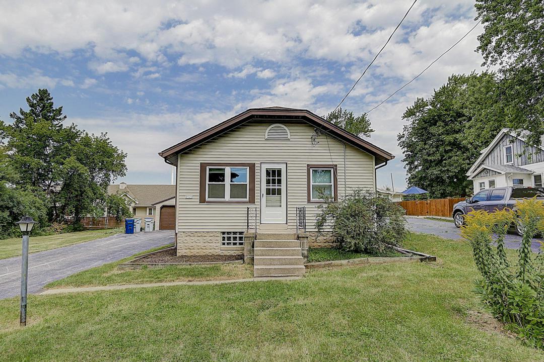 2520 W Goldcrest Ave., Milwaukee, WI 53221