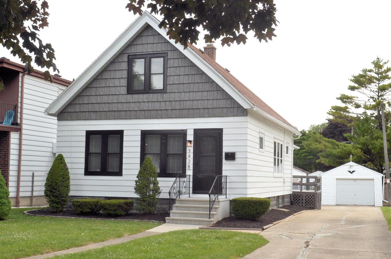 3428 S Whitnall Ave, Milwaukee, WI 53207
