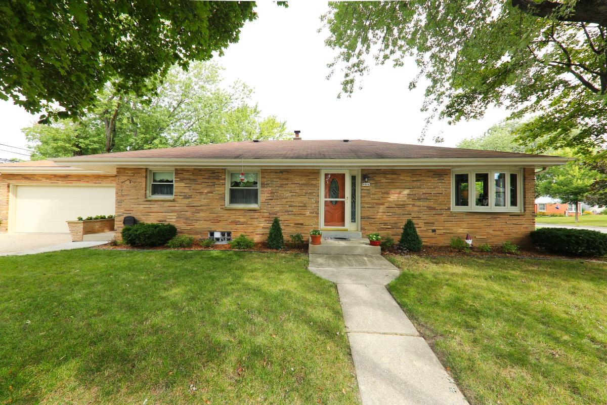 9906 W Fiebrantz Ave., Wauwatosa, WI 53222